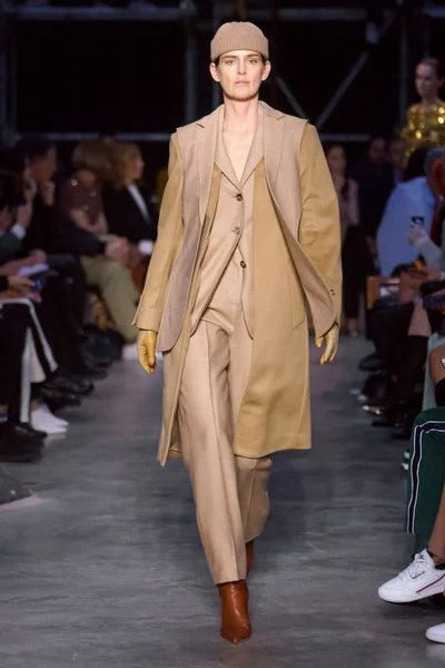 Look 69